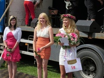 Kuokkalankosken kesätyttö Anna Lehtola, Janina Rapatti (vas.) ja Hanna-Kaisa Rantanen