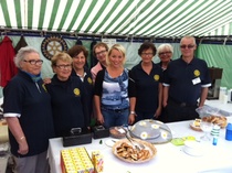 Rotarykahvion väki ja Tangokuningatar