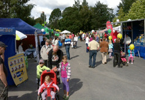 Markkinat houkuttelivat väkeä heti aamusta